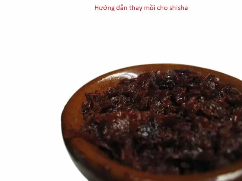 cho thuốc shisha vào chén
