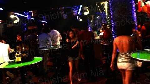 Phong cách dùng bình shisha trên bar